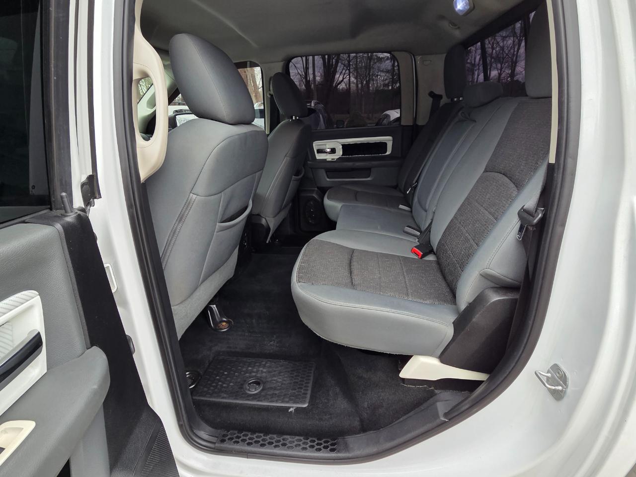 RAM 1500 Big Horn Crew Cab SWB 4WD 2014