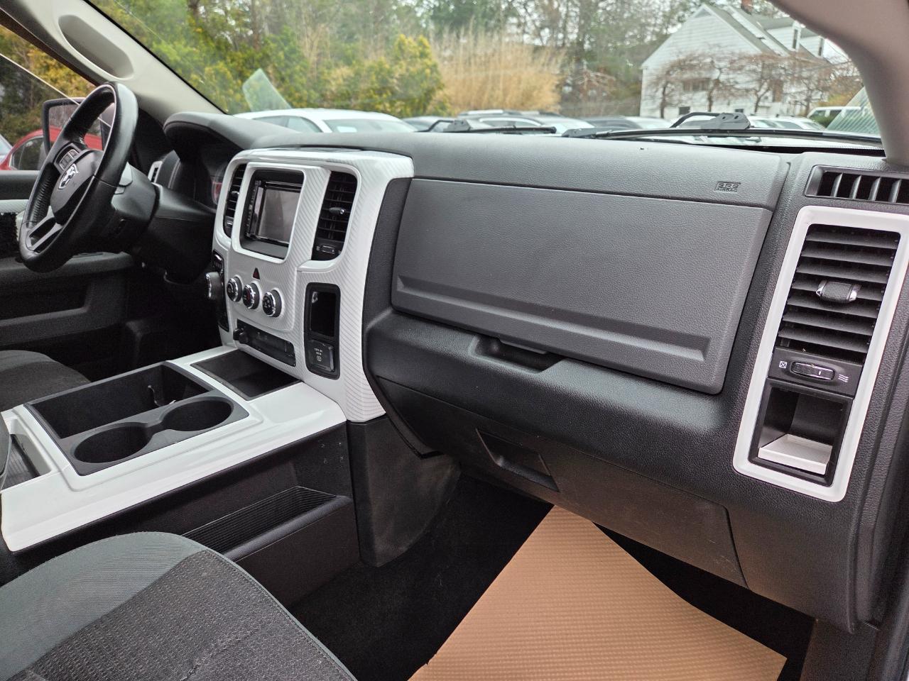 RAM 1500 Big Horn Crew Cab SWB 4WD 2014