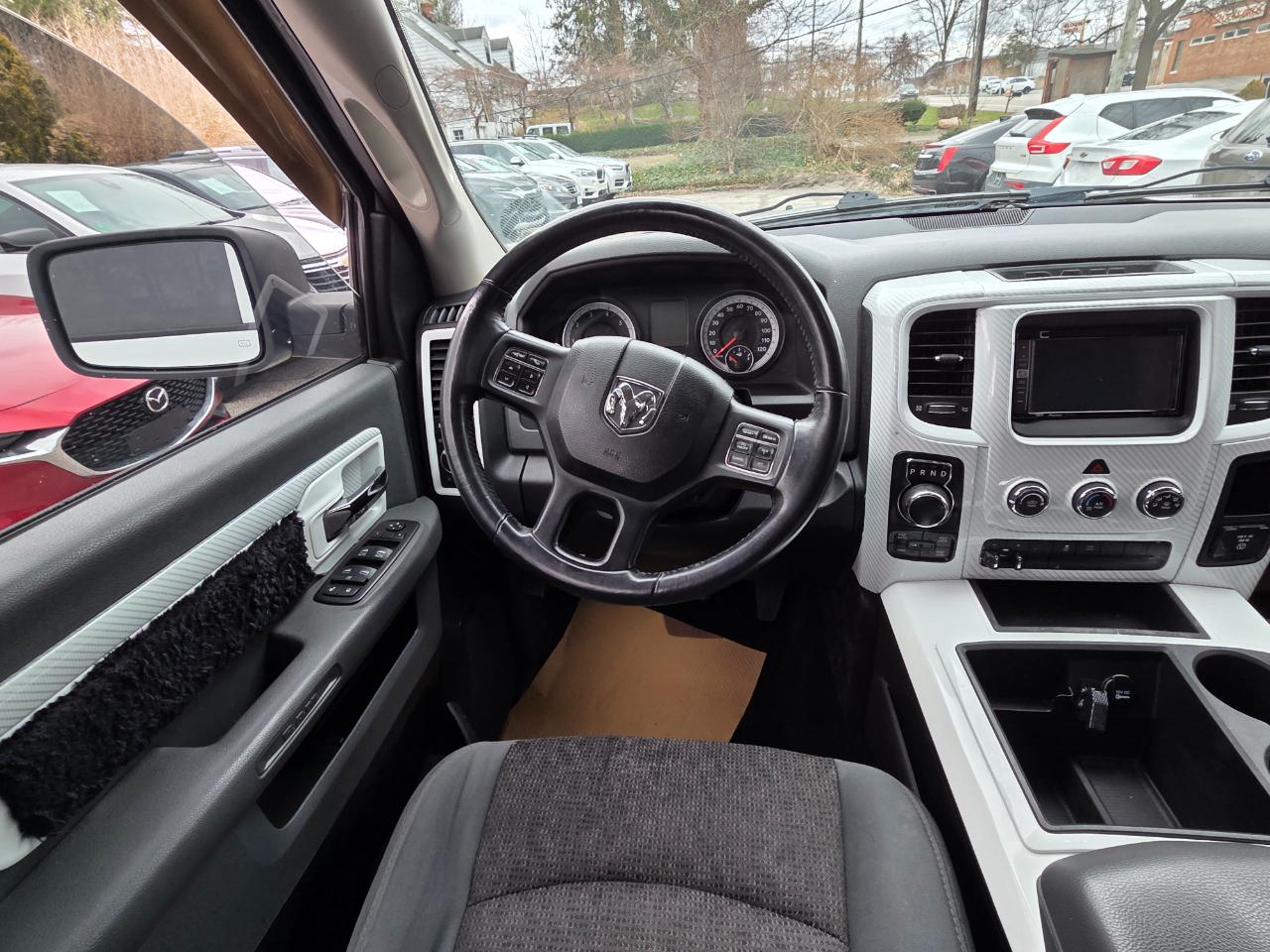 RAM 1500 Big Horn Crew Cab SWB 4WD 2014