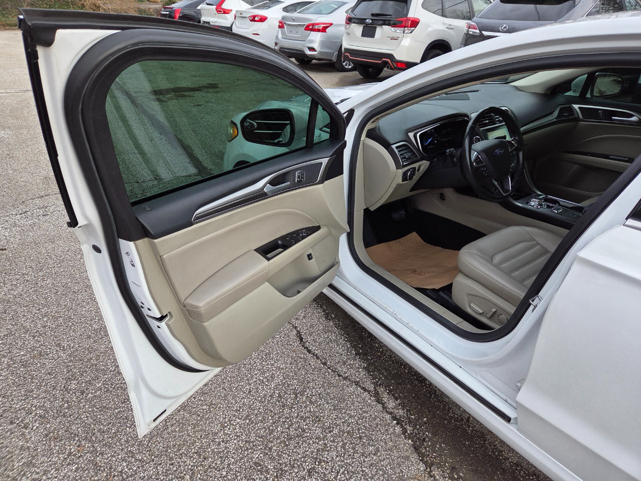 Ford Fusion Hybrid SEL 2019