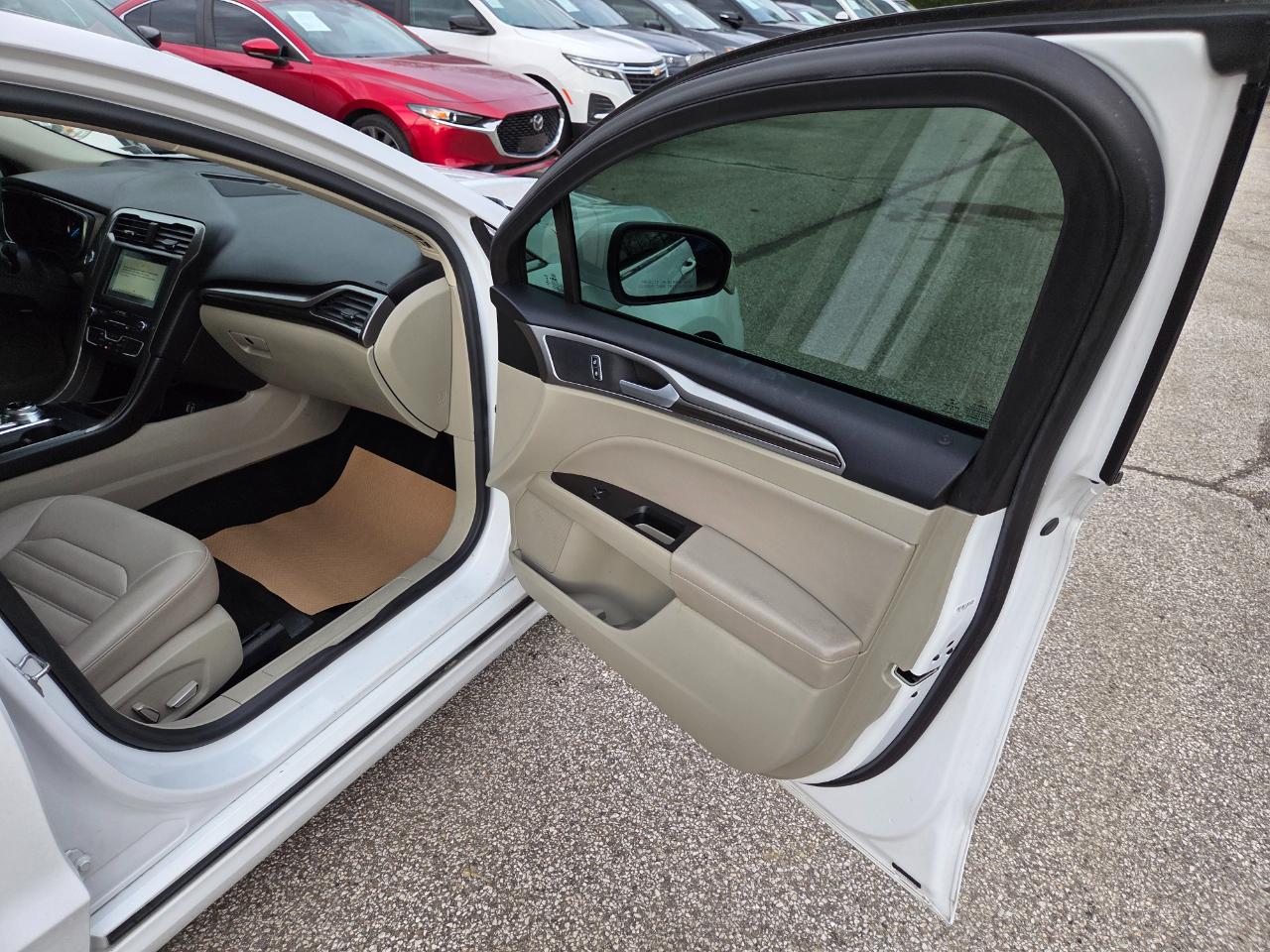 Ford Fusion Hybrid SEL 2019