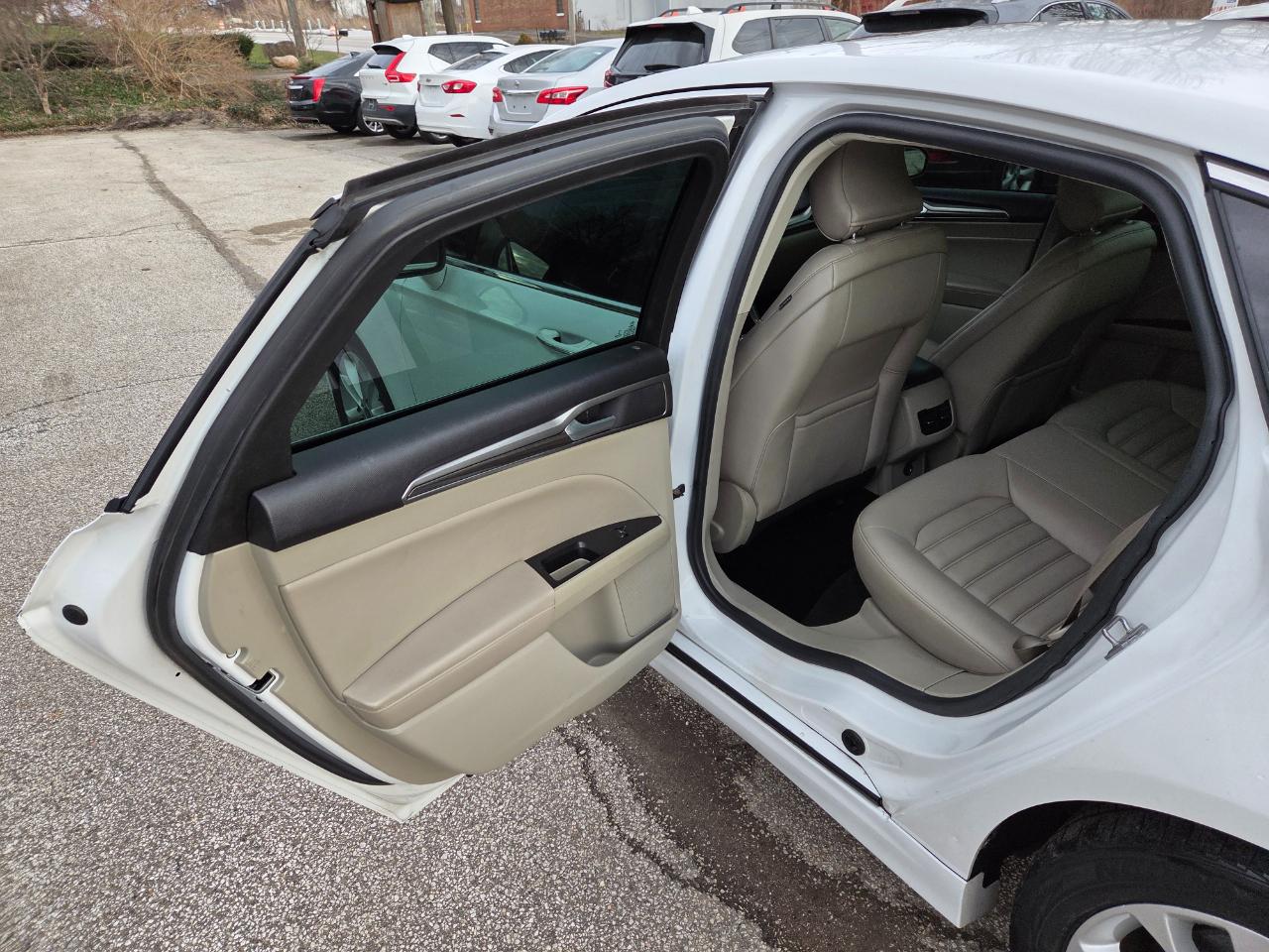 Ford Fusion Hybrid SEL 2019