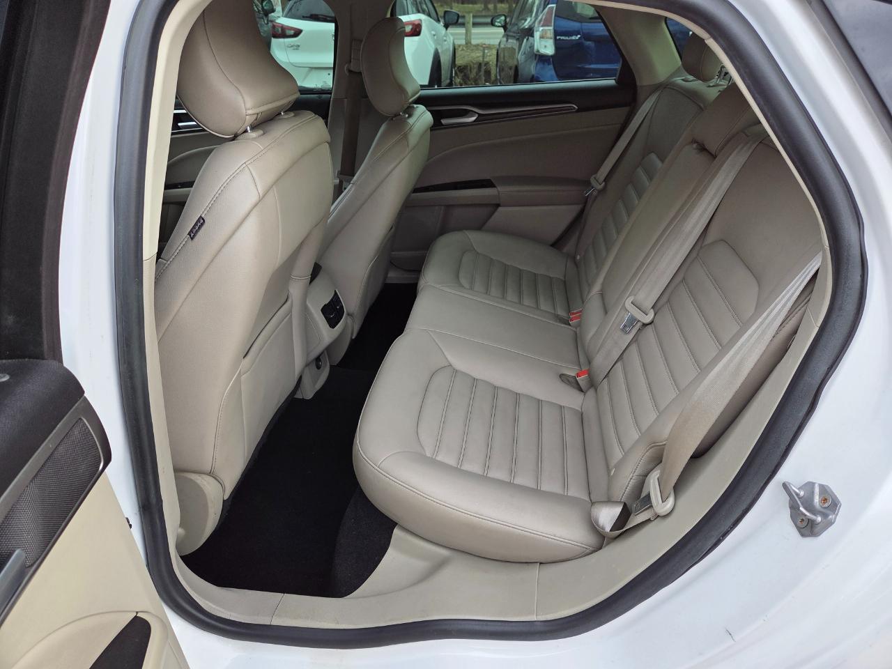 Ford Fusion Hybrid SEL 2019