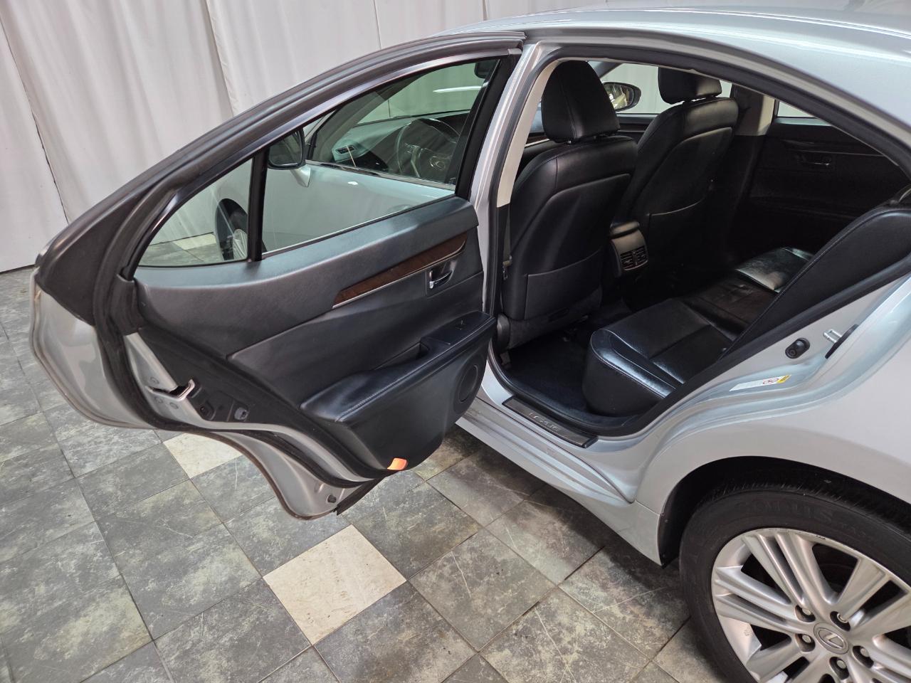 Lexus ES 350 Sedan 2013