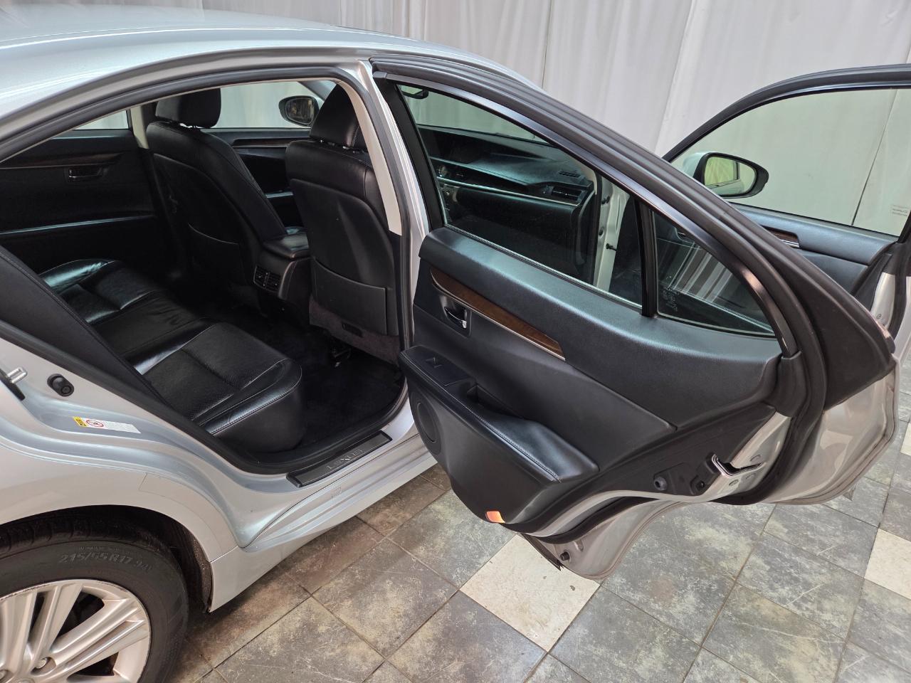 Lexus ES 350 Sedan 2013