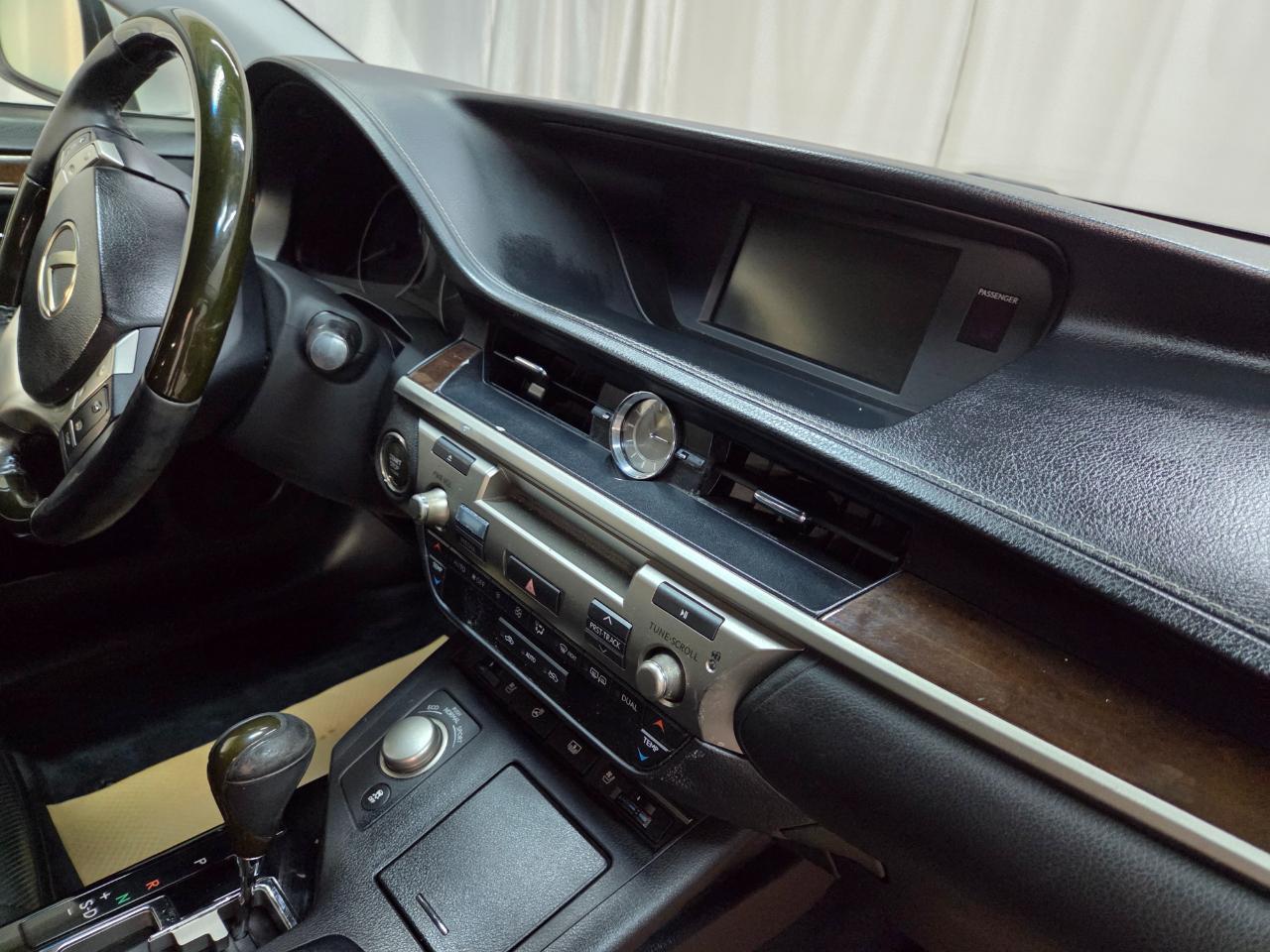 Lexus ES 350 Sedan 2013