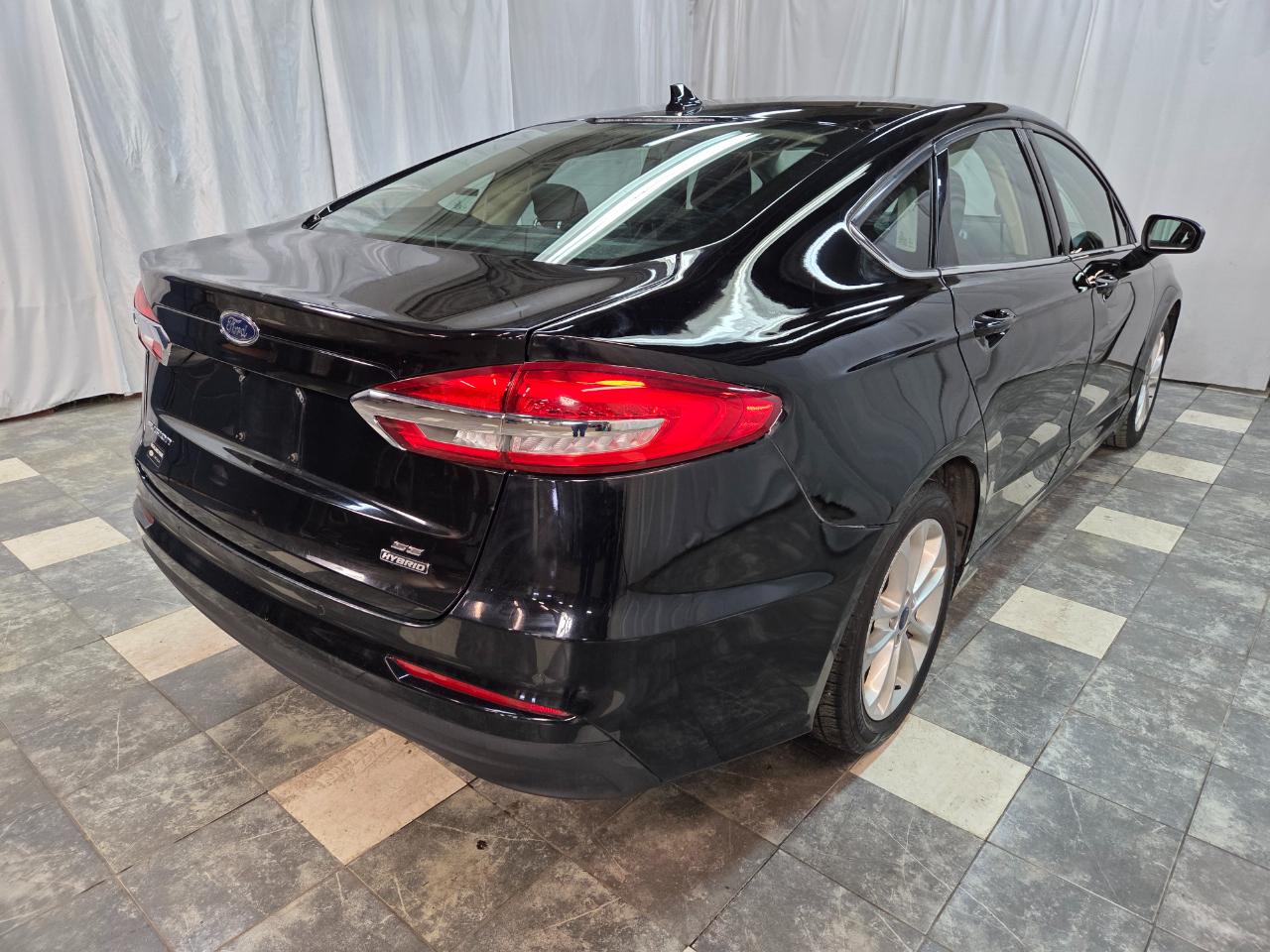 Ford Fusion Hybrid SE 2020
