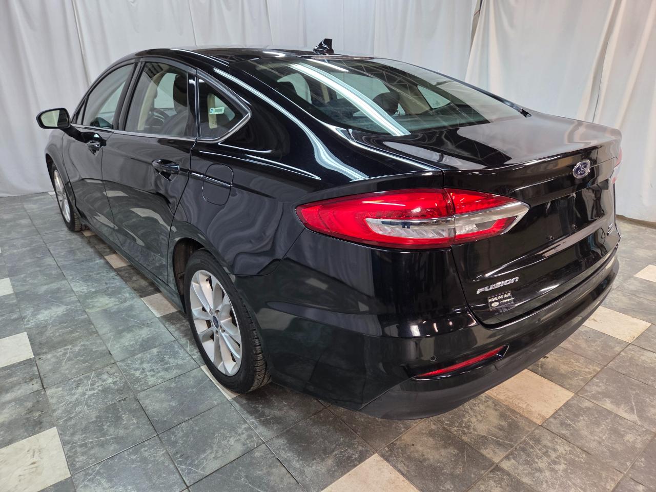 Ford Fusion Hybrid SE 2020