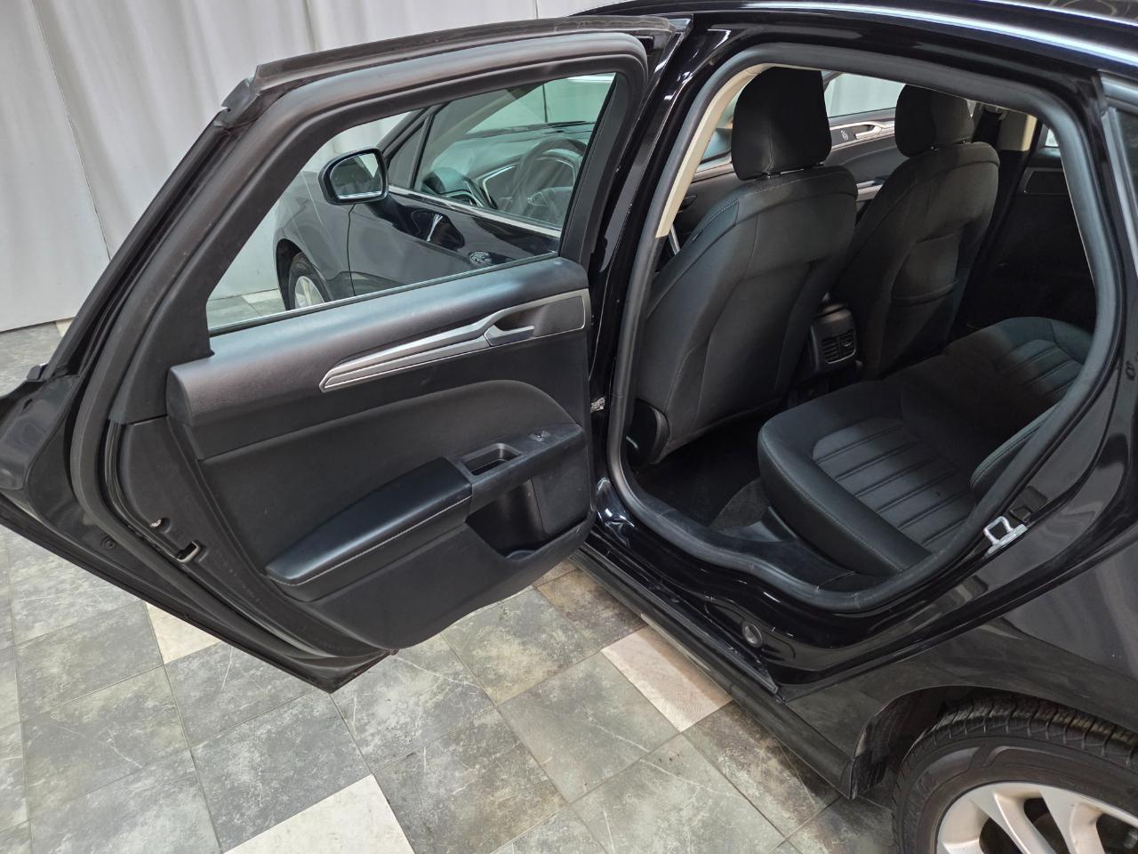 Ford Fusion Hybrid SE 2020