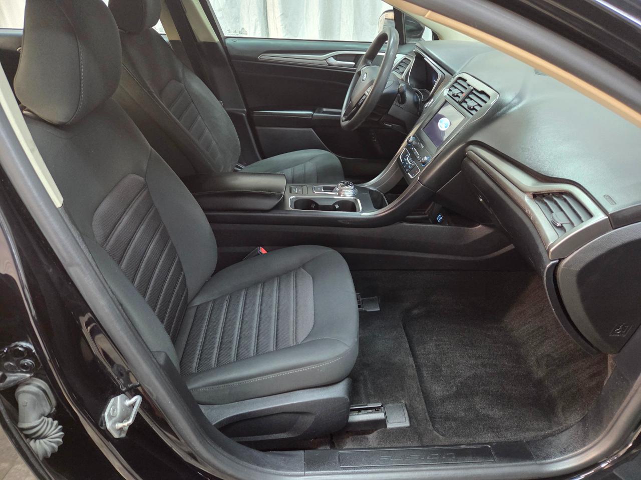 Ford Fusion Hybrid SE 2020