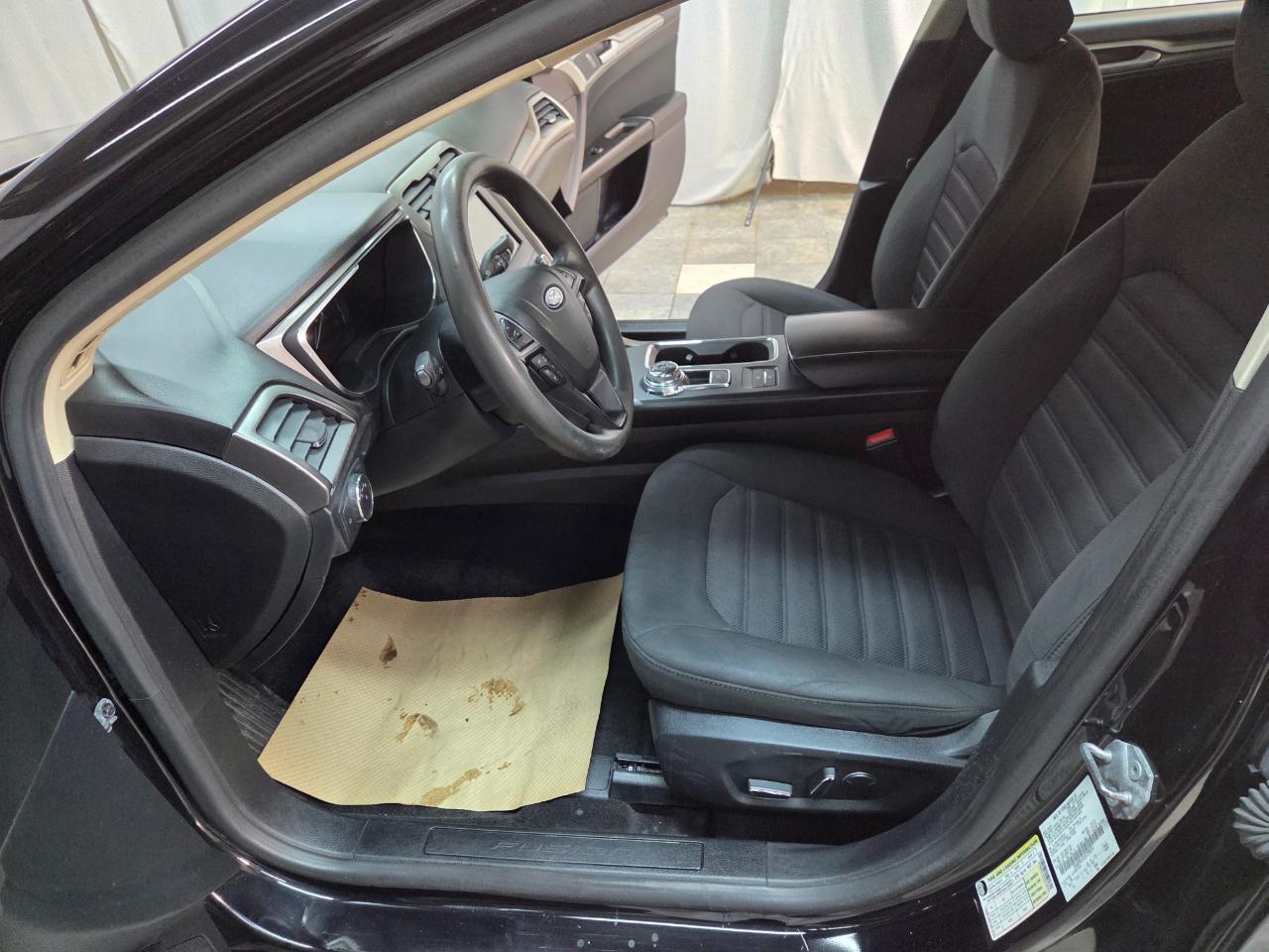 Ford Fusion Hybrid SE 2020