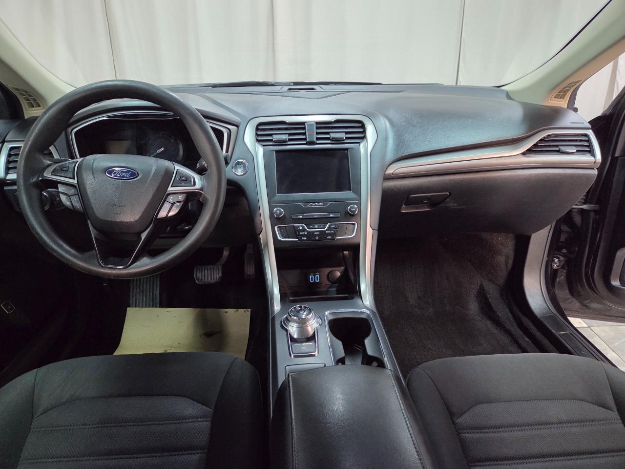 Ford Fusion Hybrid SE 2020