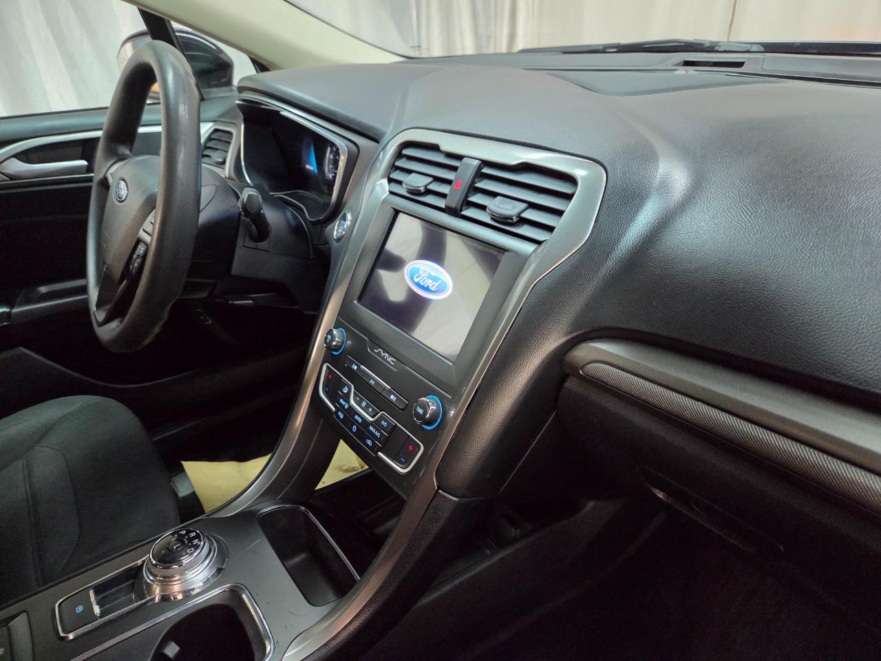 Ford Fusion Hybrid SE 2020