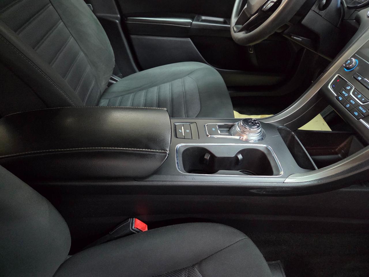 Ford Fusion Hybrid SE 2020