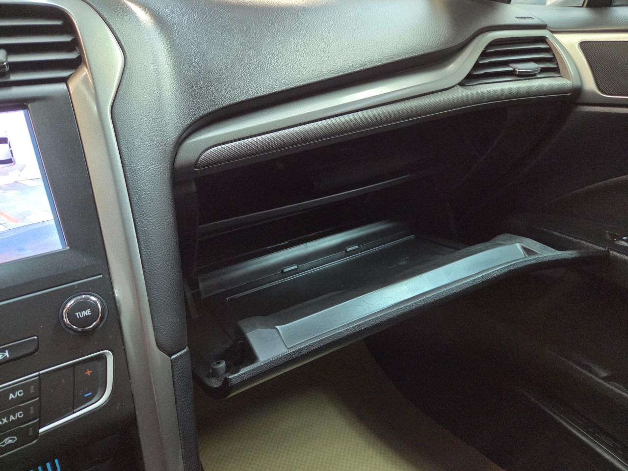 Ford Fusion Hybrid SE 2020