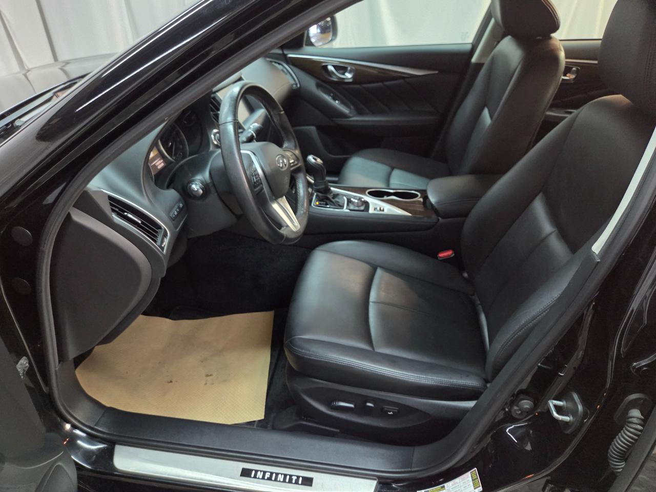 Infiniti Q50 3.0t LUXE AWD 2019