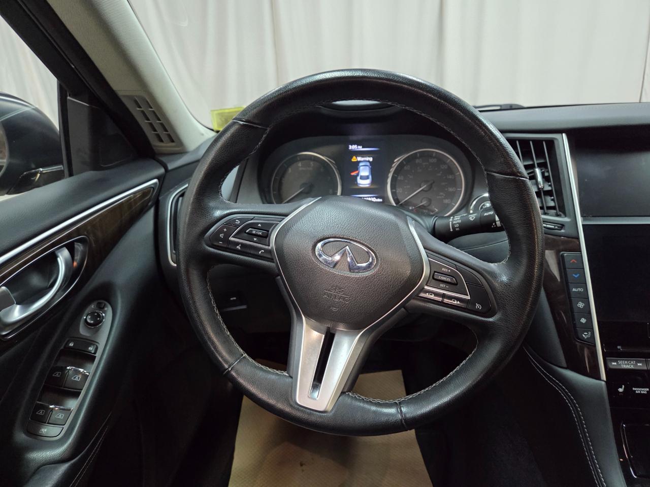 Infiniti Q50 3.0t LUXE AWD 2019
