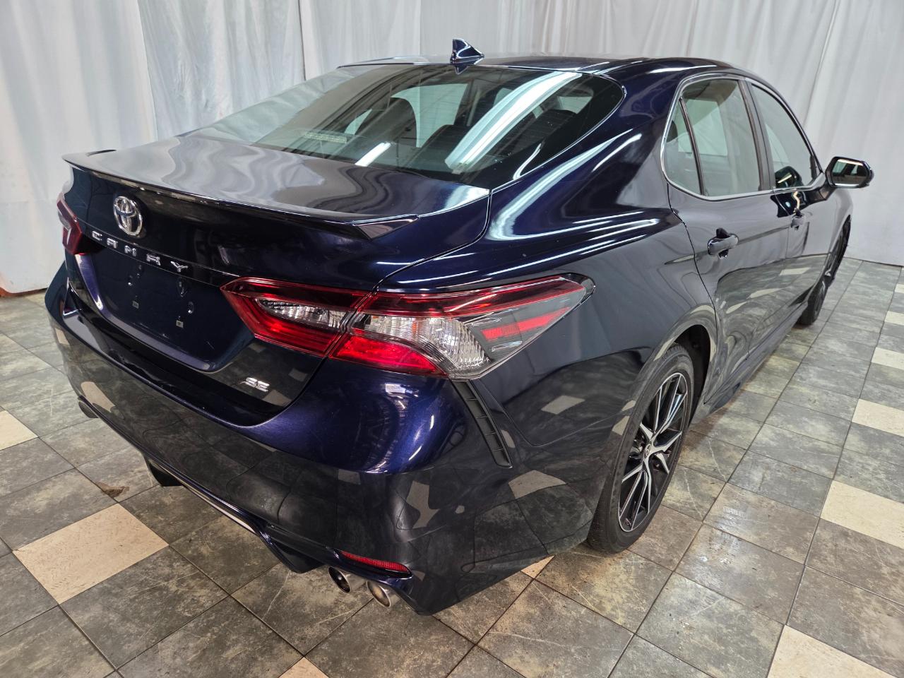 Toyota Camry SE 2021