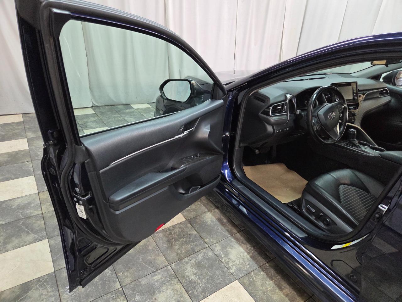 Toyota Camry SE 2021