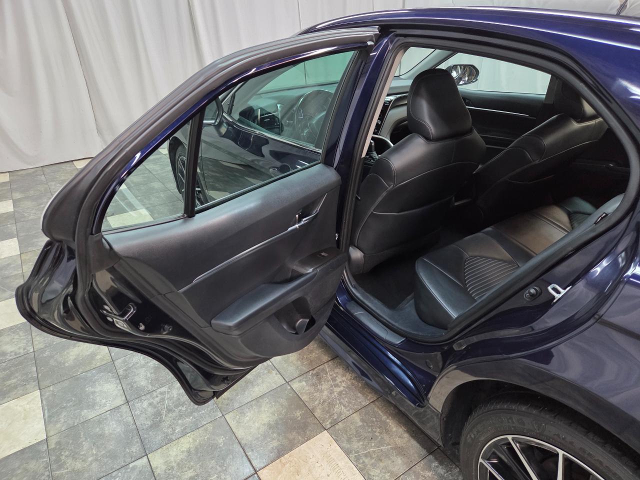 Toyota Camry SE 2021