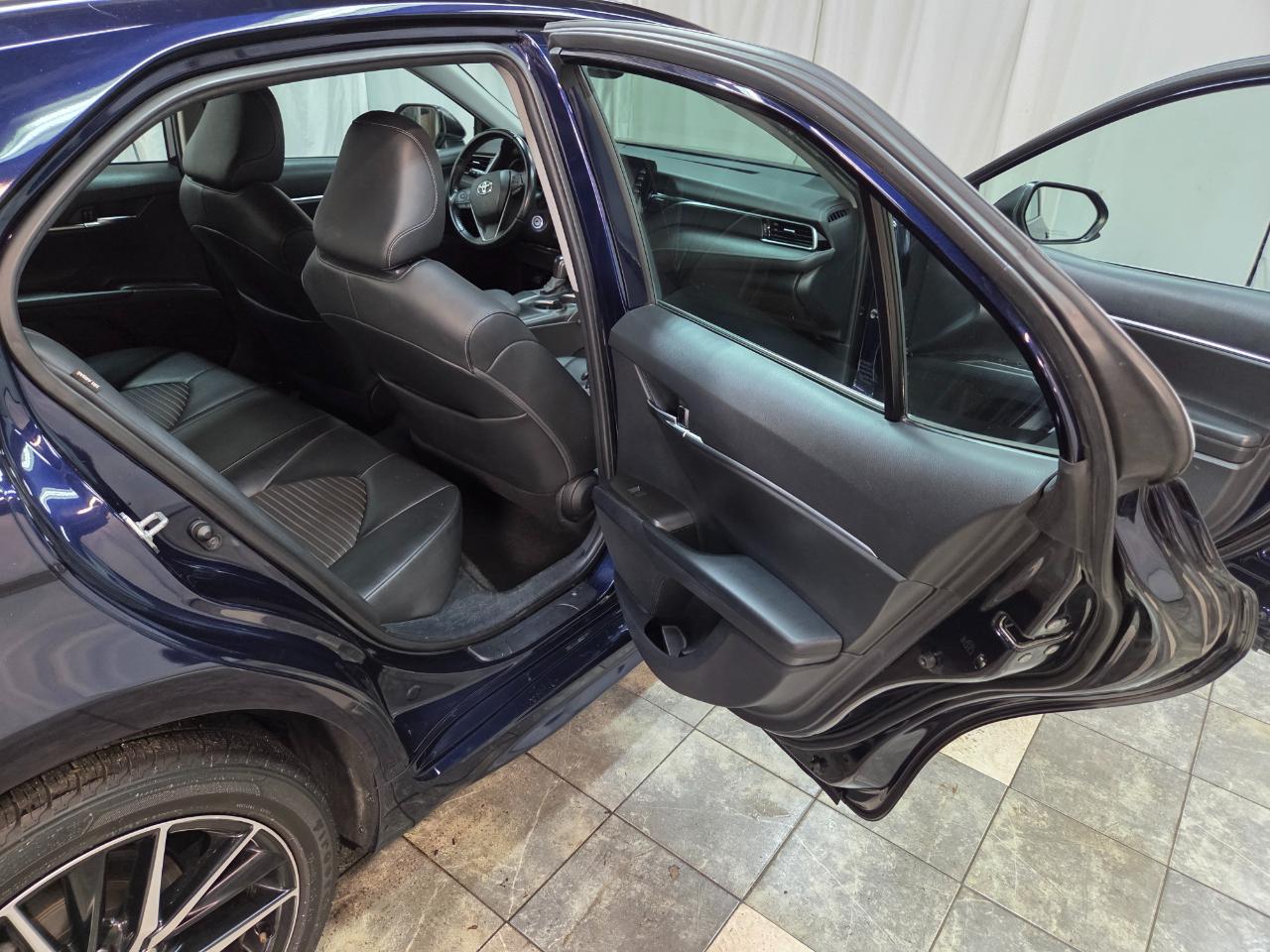 Toyota Camry SE 2021