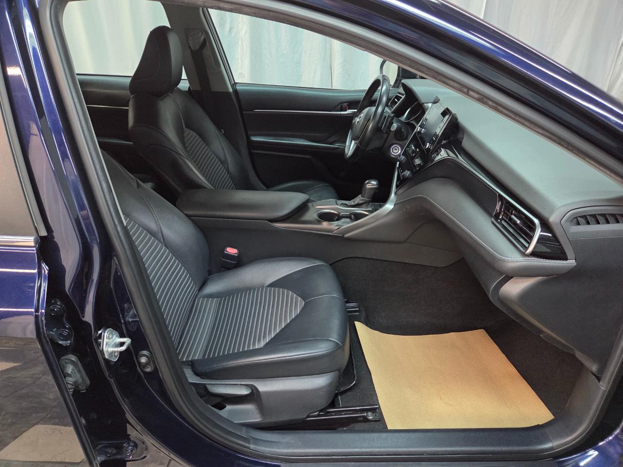 Toyota Camry SE 2021