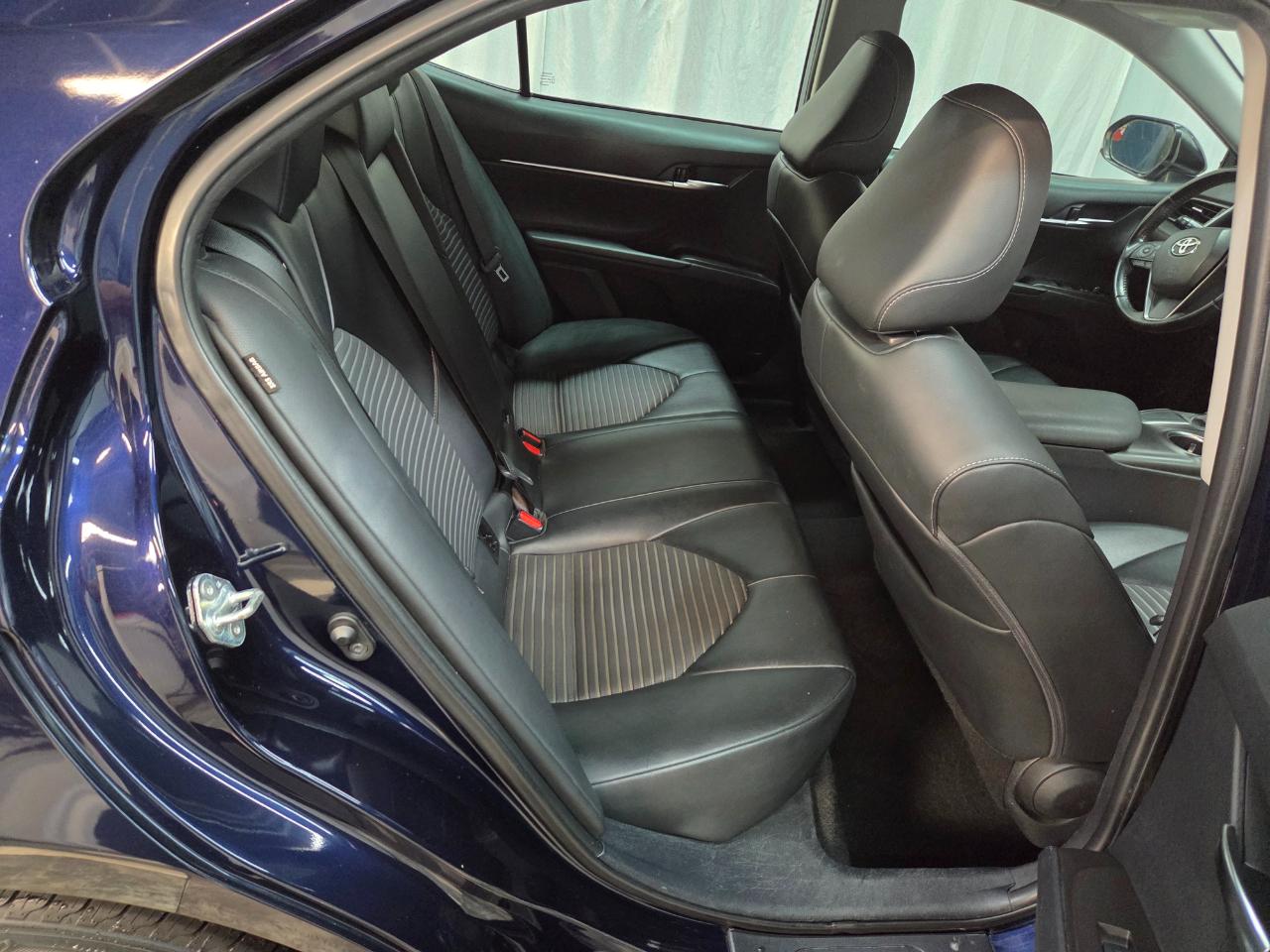 Toyota Camry SE 2021