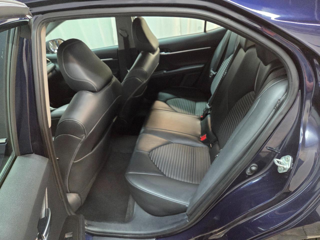 Toyota Camry SE 2021