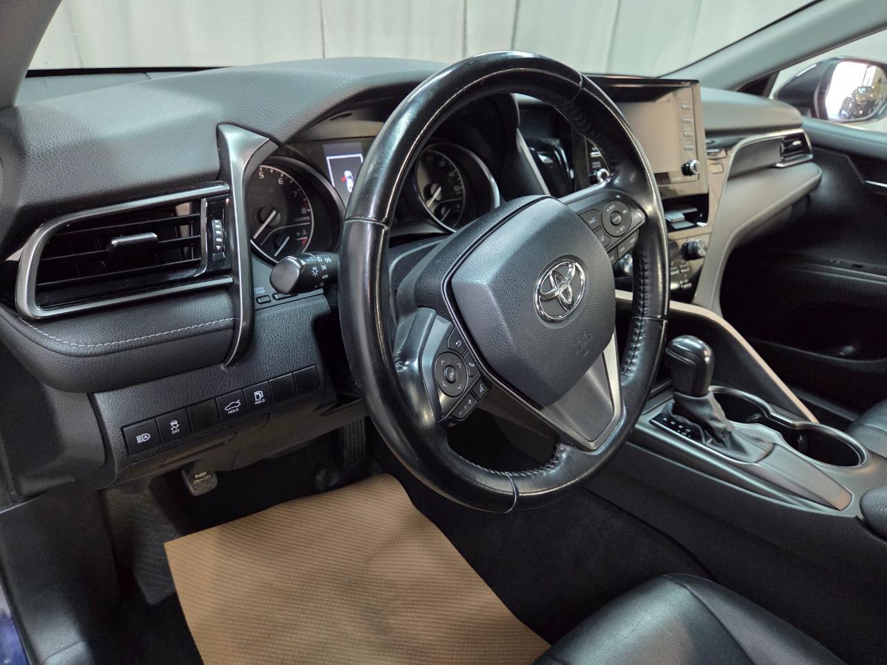 Toyota Camry SE 2021