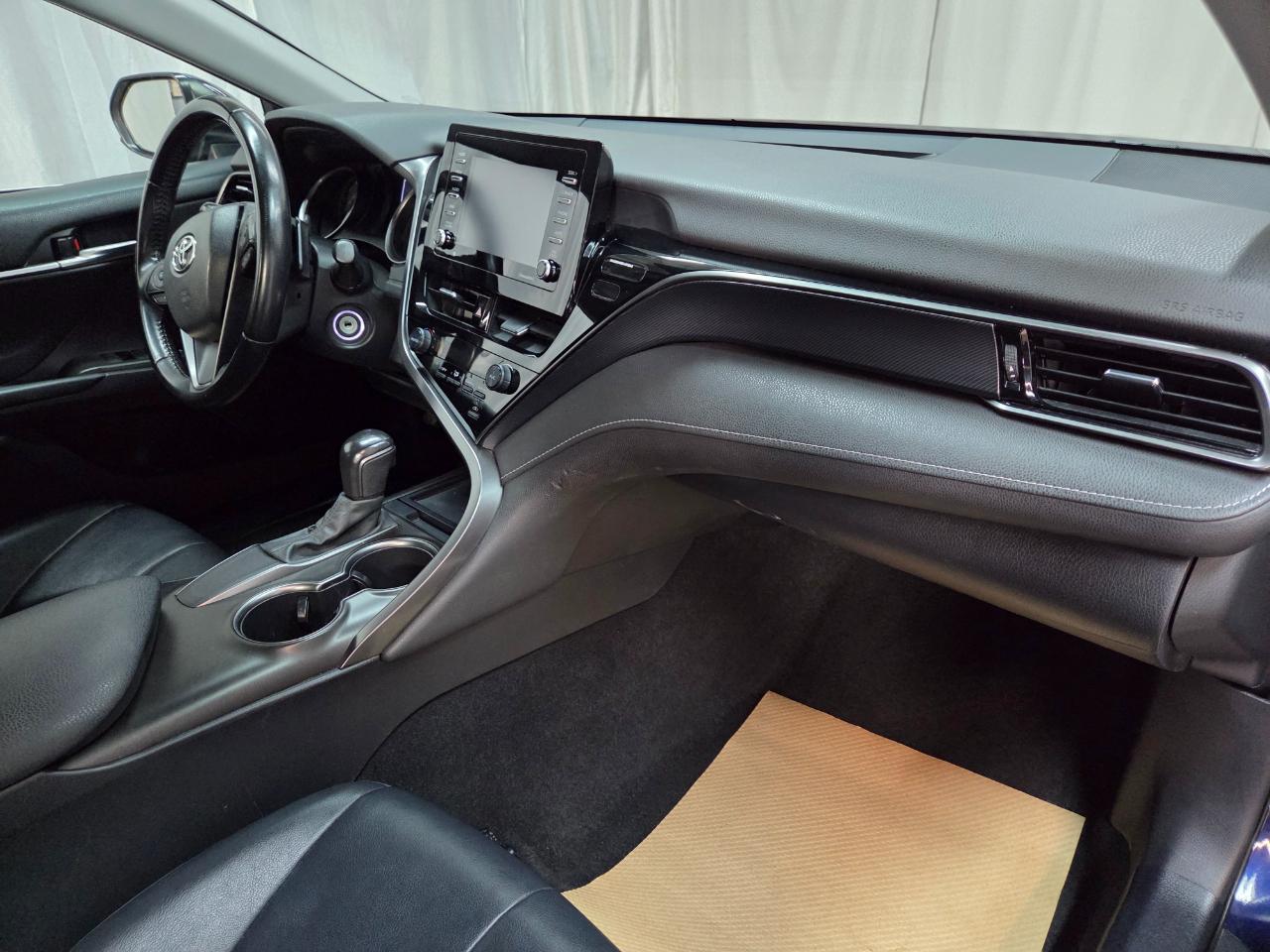 Toyota Camry SE 2021