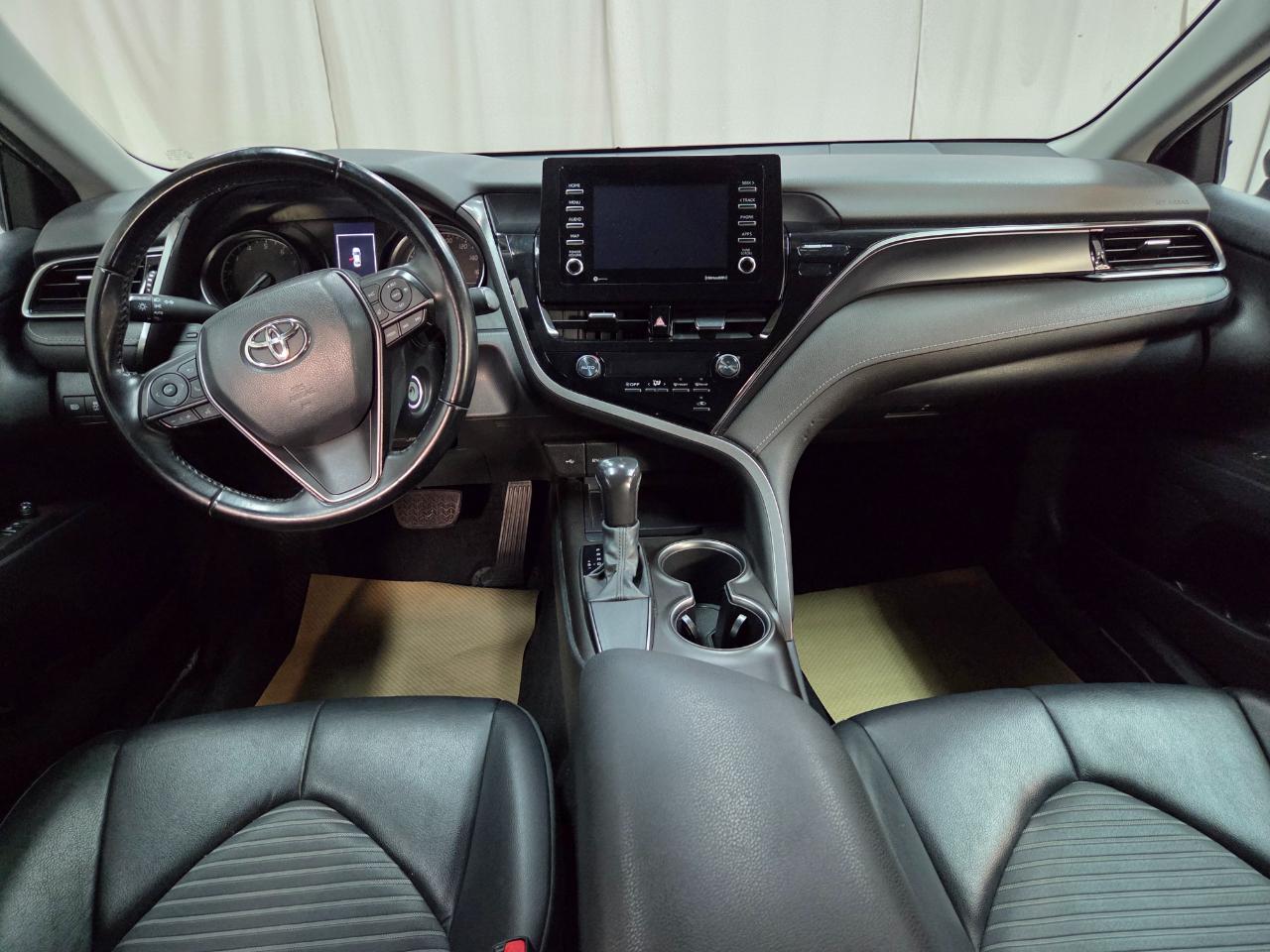 Toyota Camry SE 2021