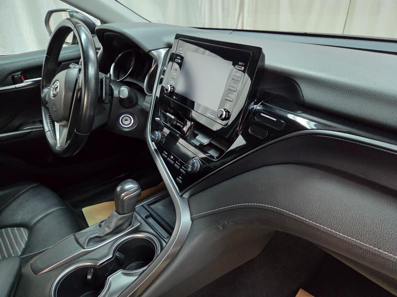 Toyota Camry SE 2021