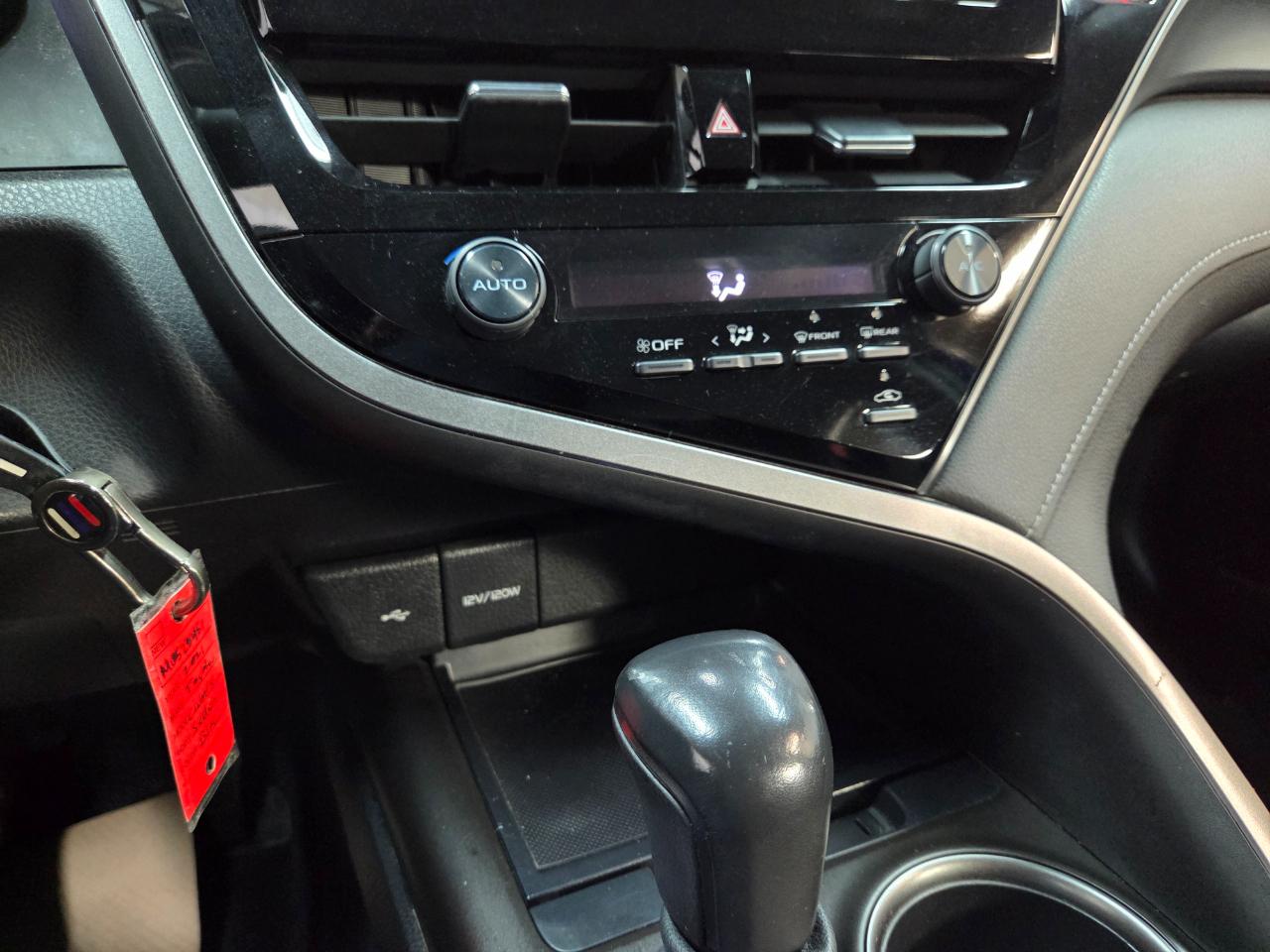 Toyota Camry SE 2021