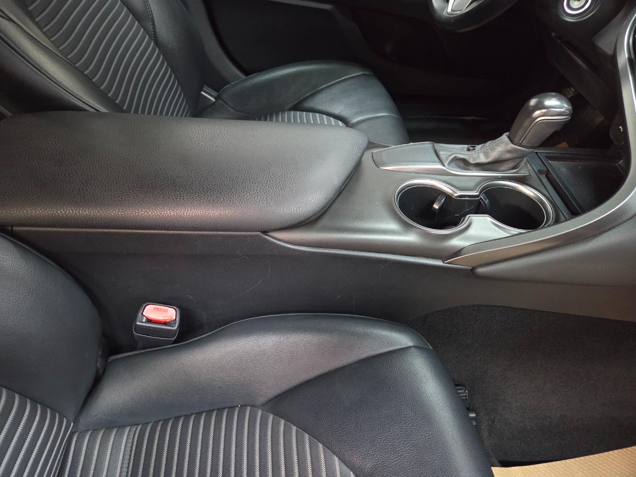 Toyota Camry SE 2021