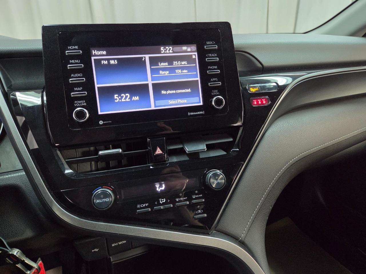 Toyota Camry SE 2021