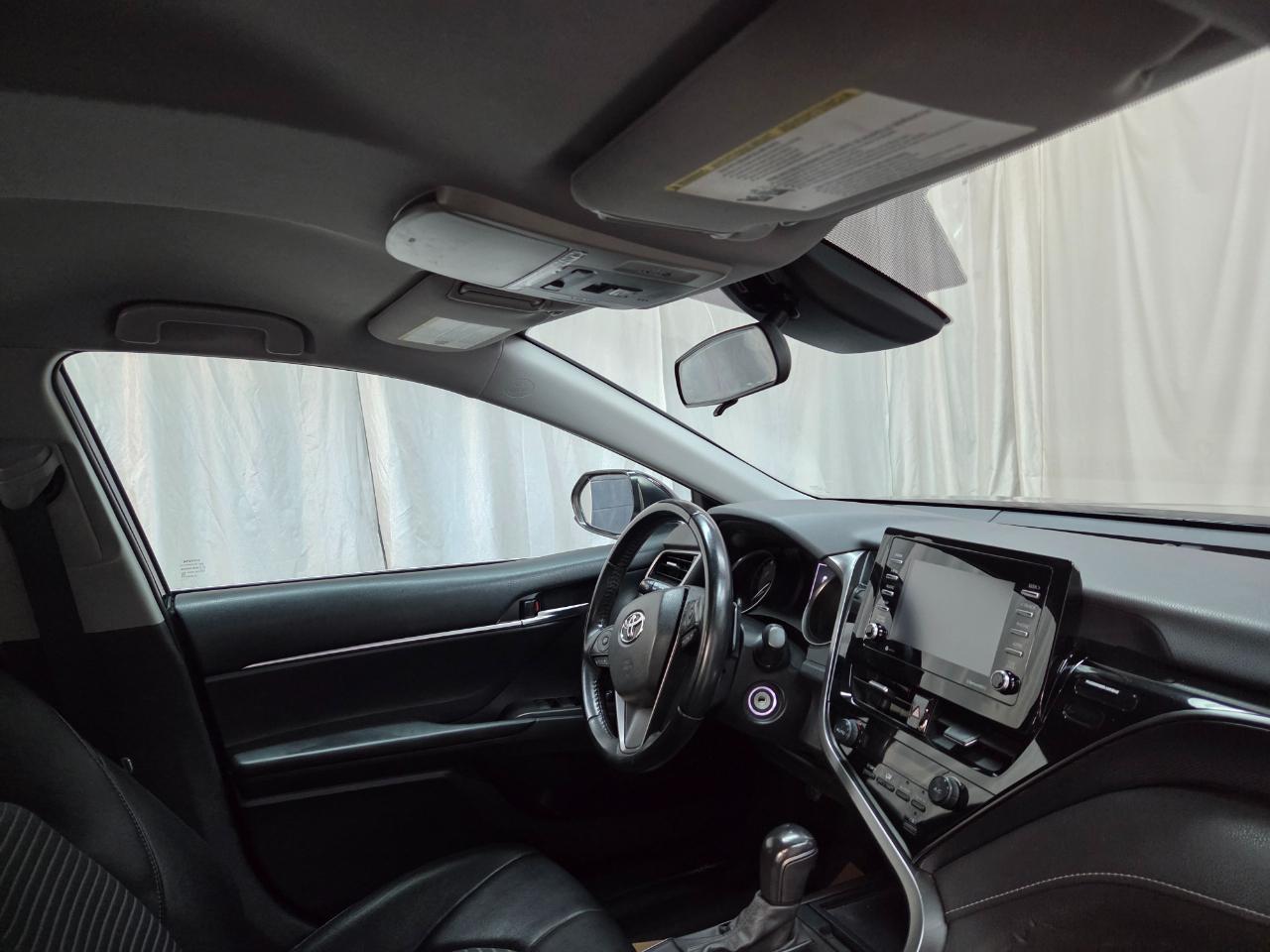 Toyota Camry SE 2021