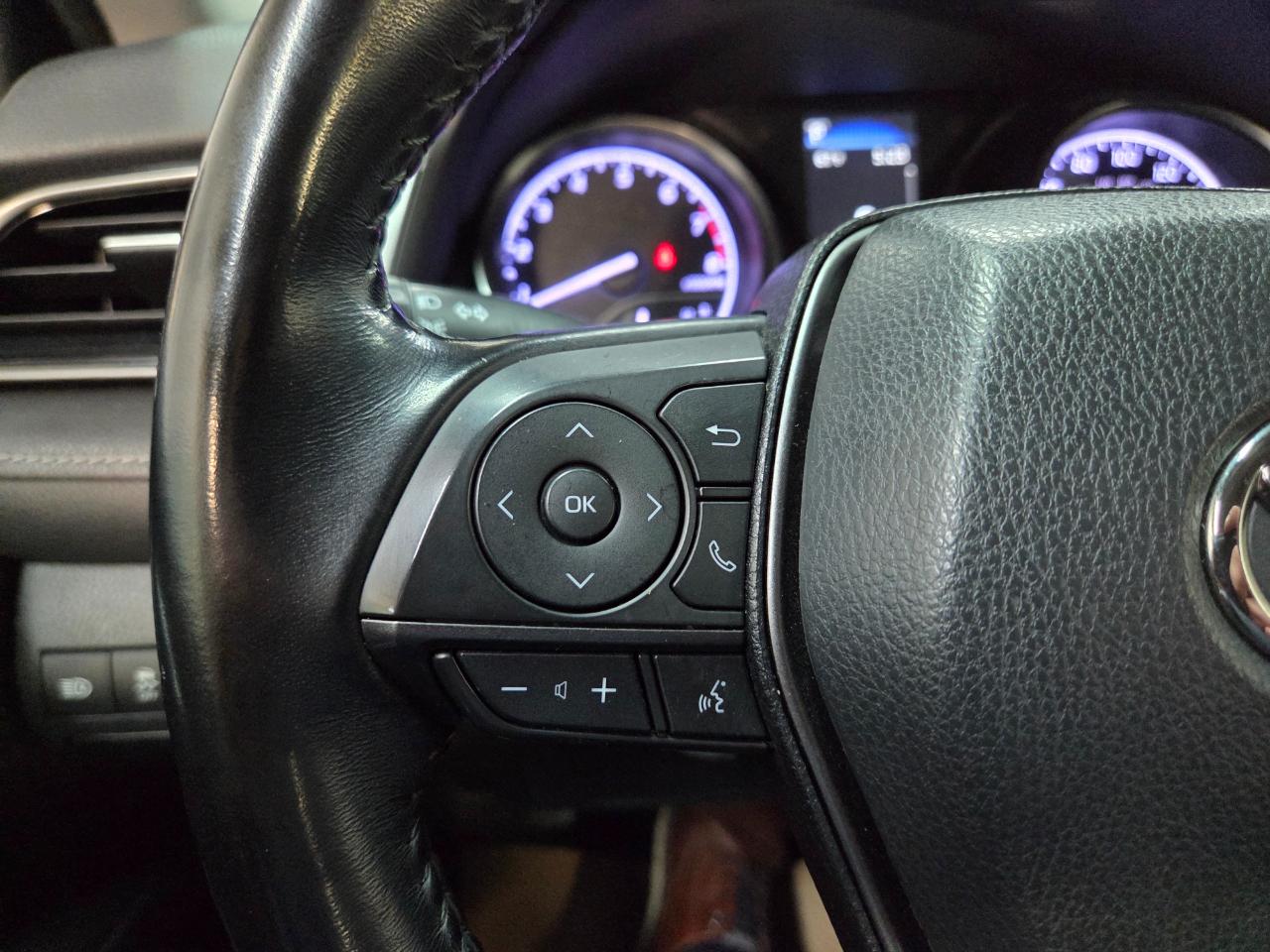 Toyota Camry SE 2021