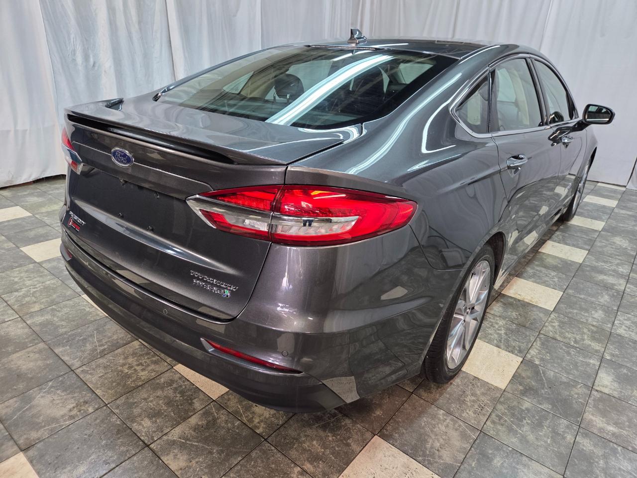 Ford Fusion Hybrid Titanium 2019