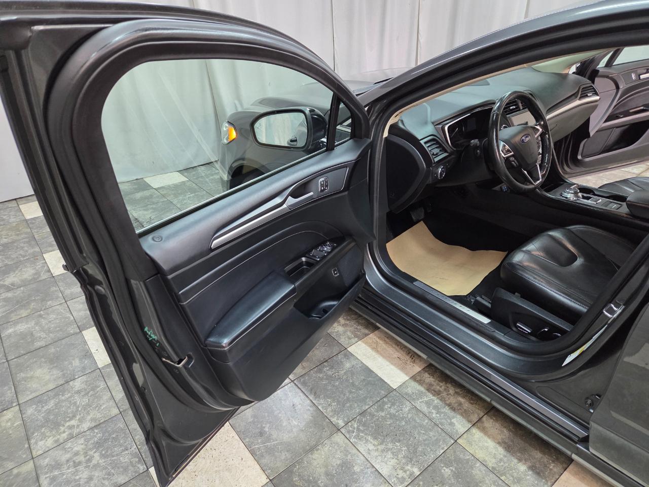 Ford Fusion Hybrid Titanium 2019