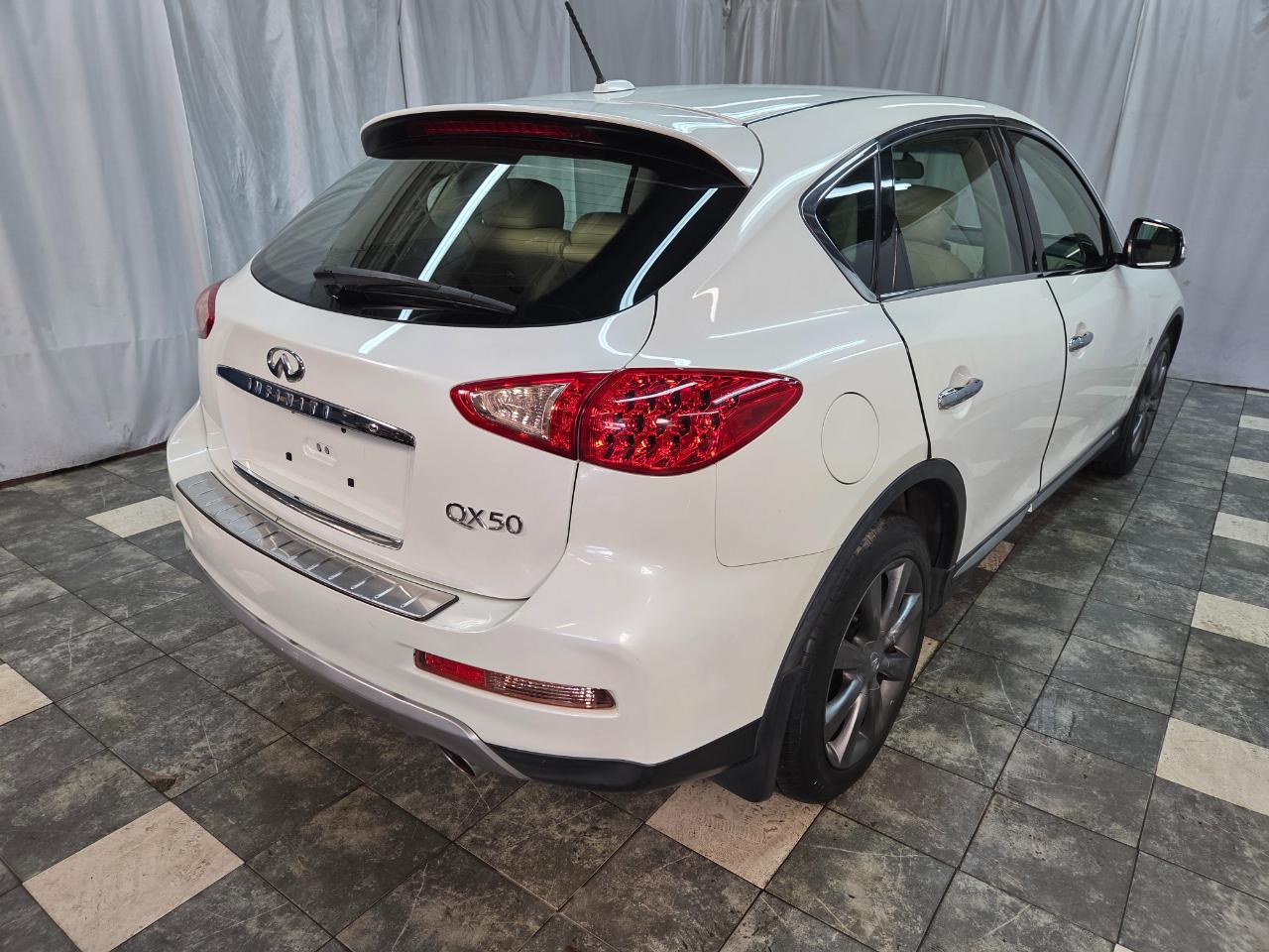 Infiniti QX50 Base AWD 2017