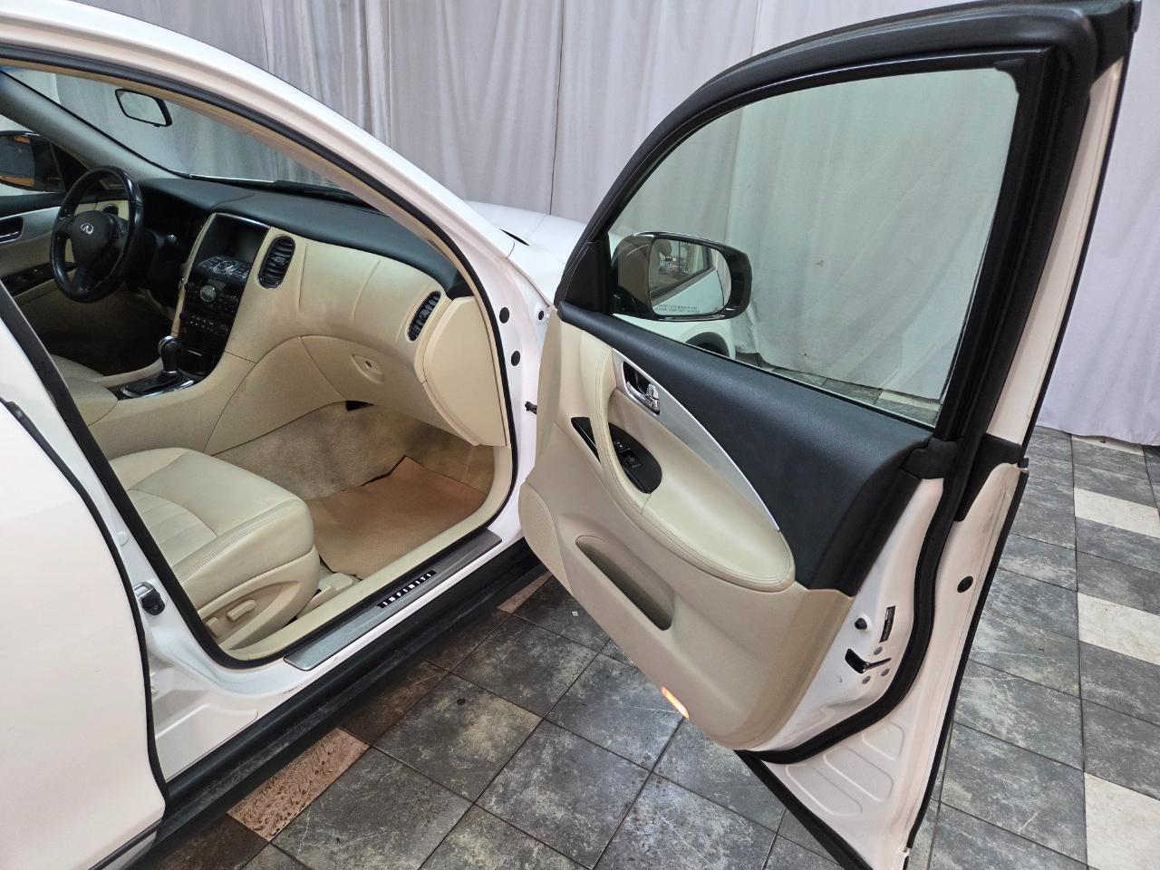 Infiniti QX50 Base AWD 2017