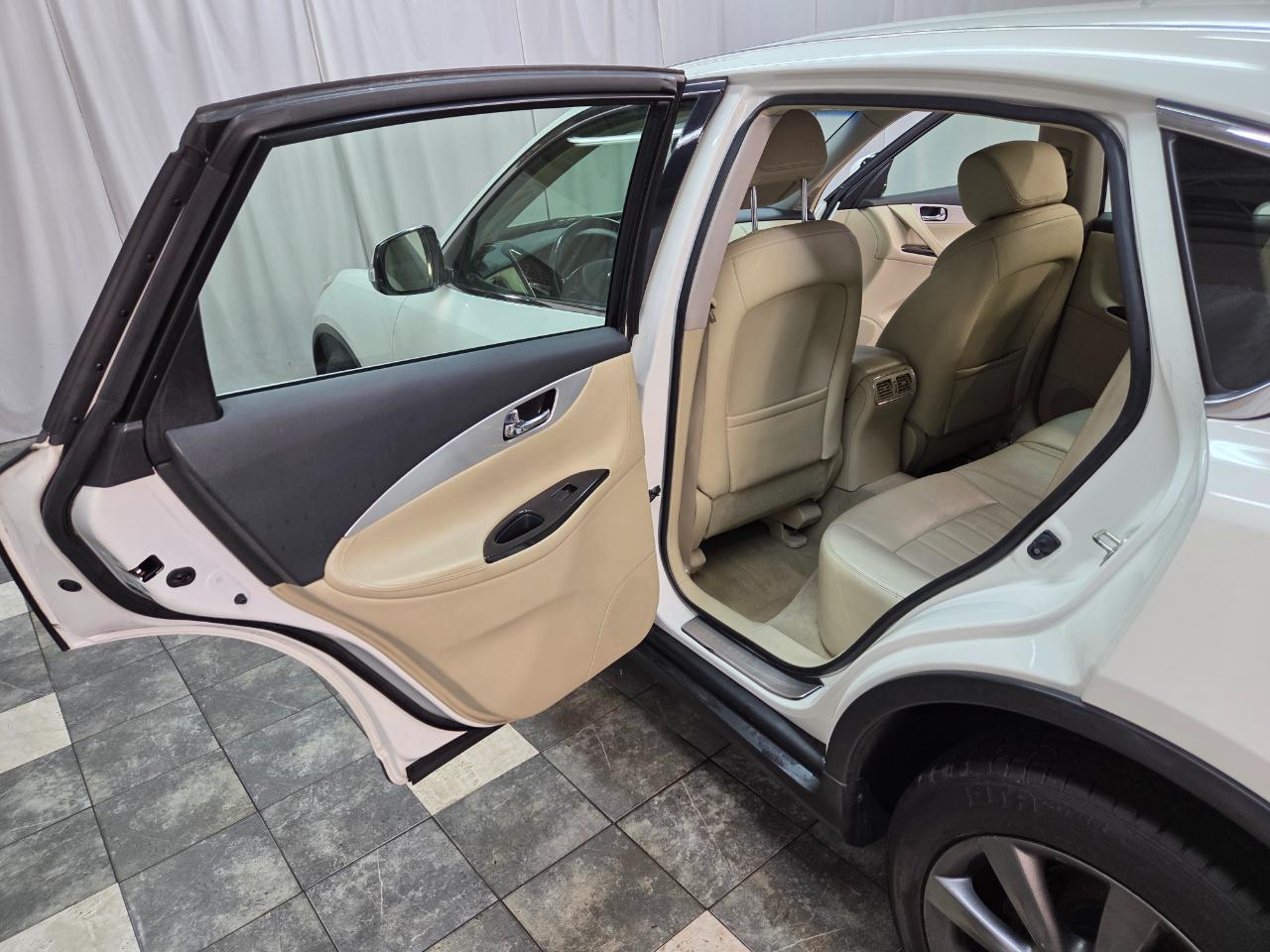 Infiniti QX50 Base AWD 2017