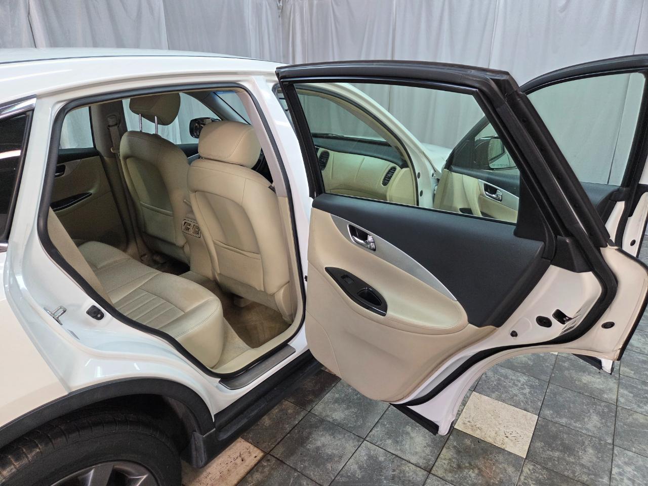 Infiniti QX50 Base AWD 2017