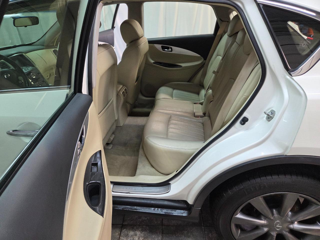 Infiniti QX50 Base AWD 2017