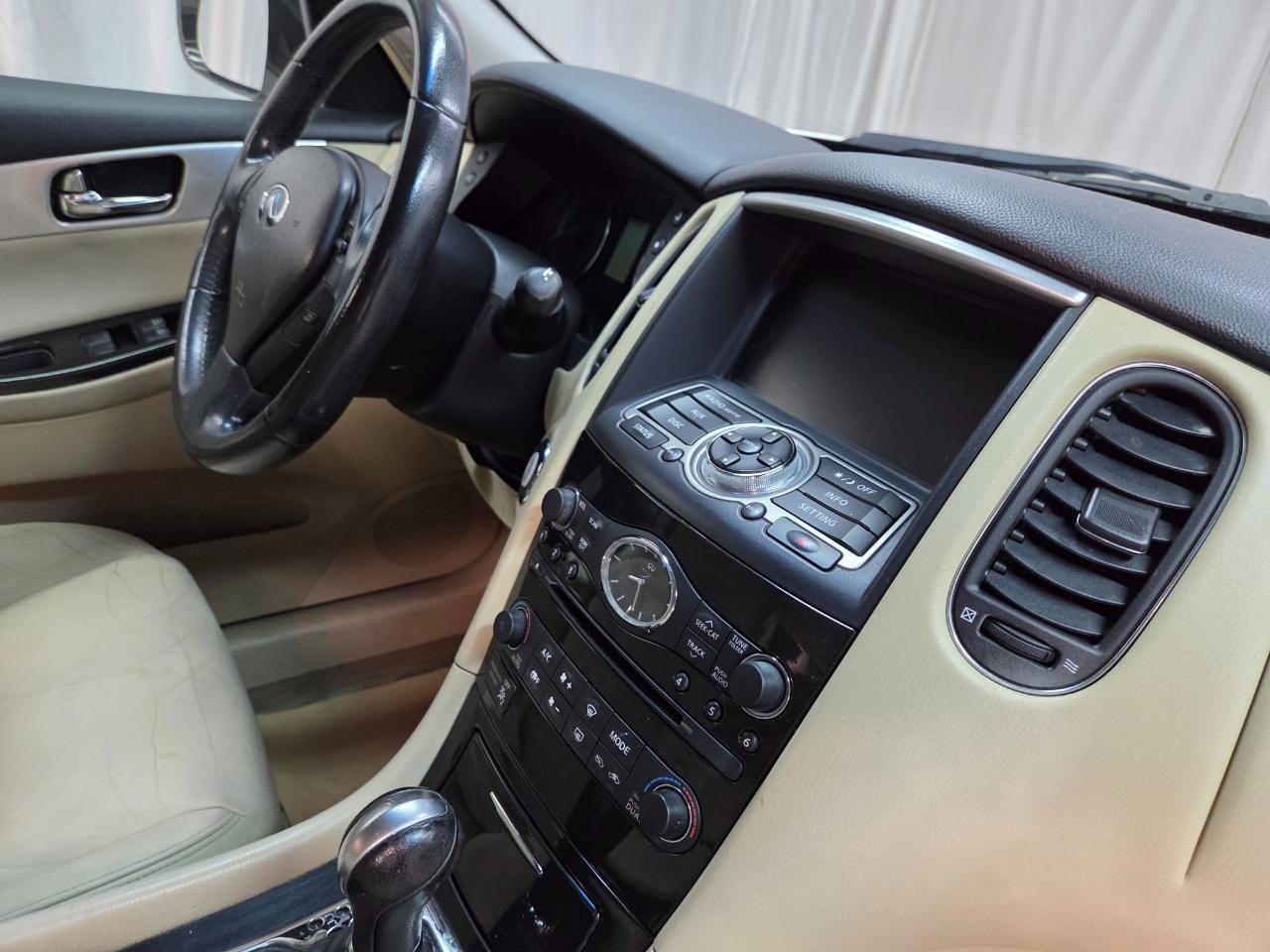 Infiniti QX50 Base AWD 2017