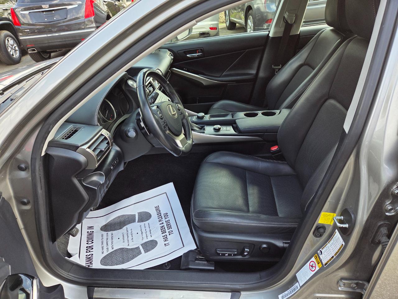 Lexus IS 300 AWD 2016