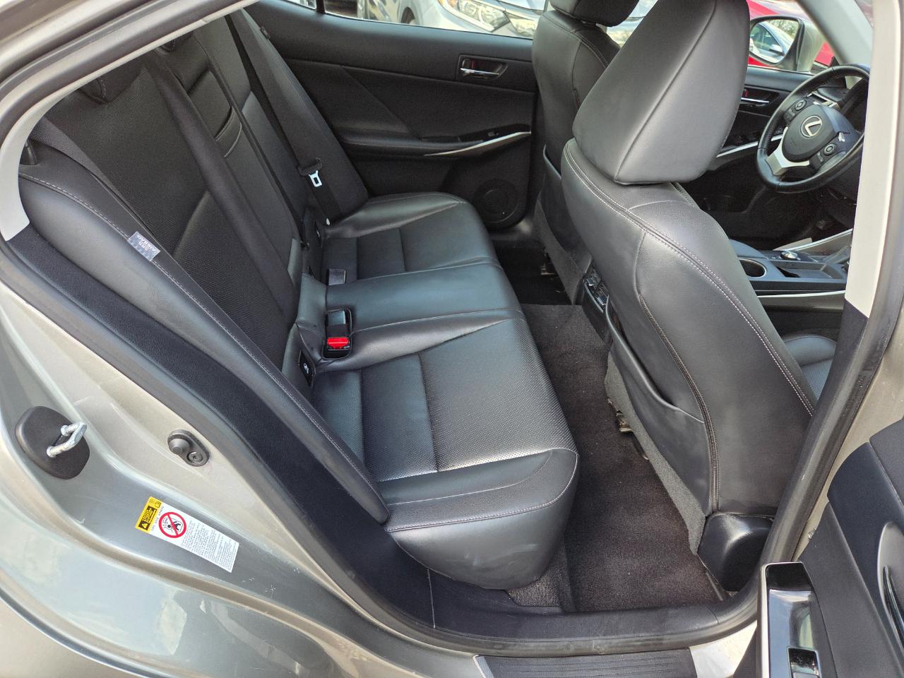 Lexus IS 300 AWD 2016