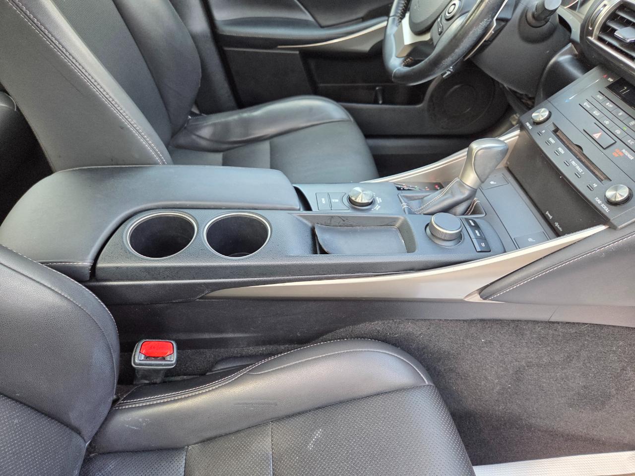 Lexus IS 300 AWD 2016