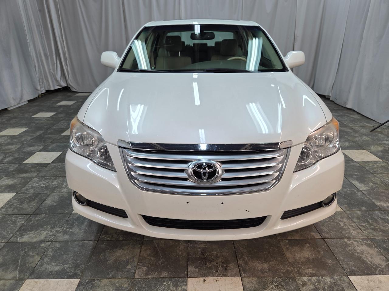 Toyota Avalon XLS 2010
