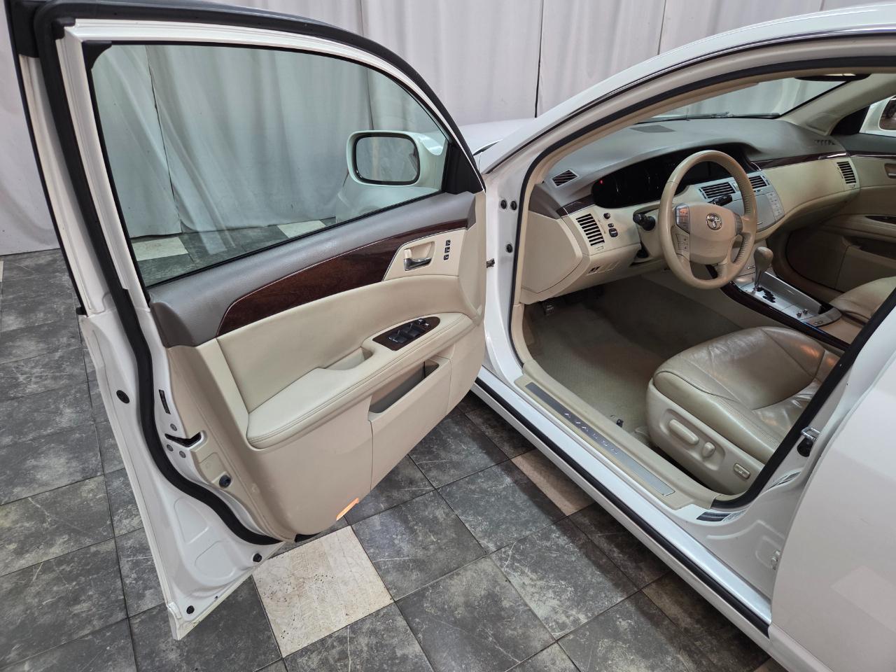 Toyota Avalon XLS 2010